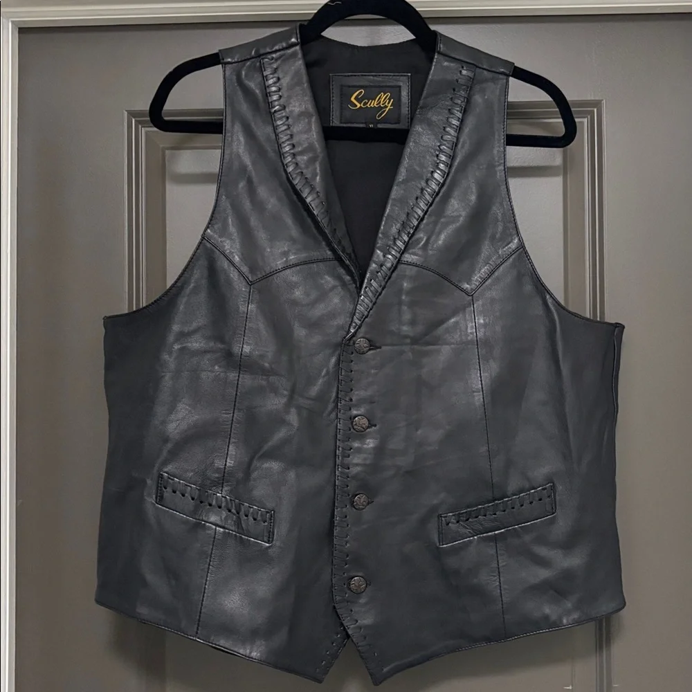 Skully Black leather vest XL